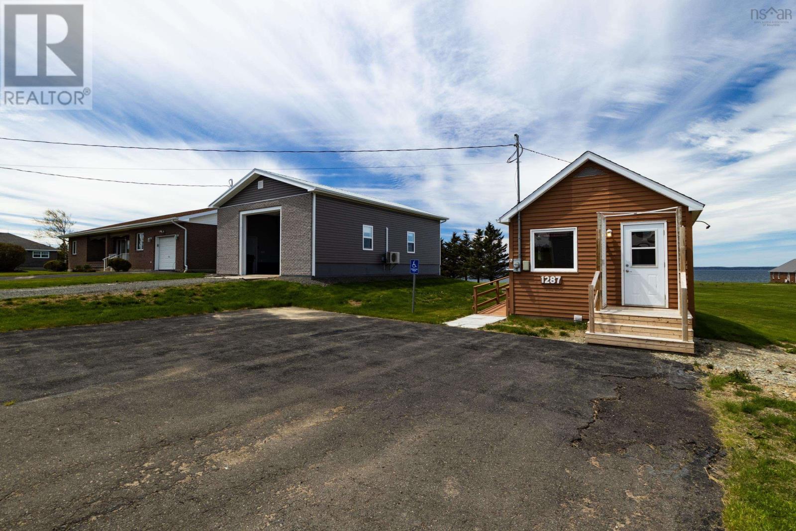 1285 Highway 1 - 9
