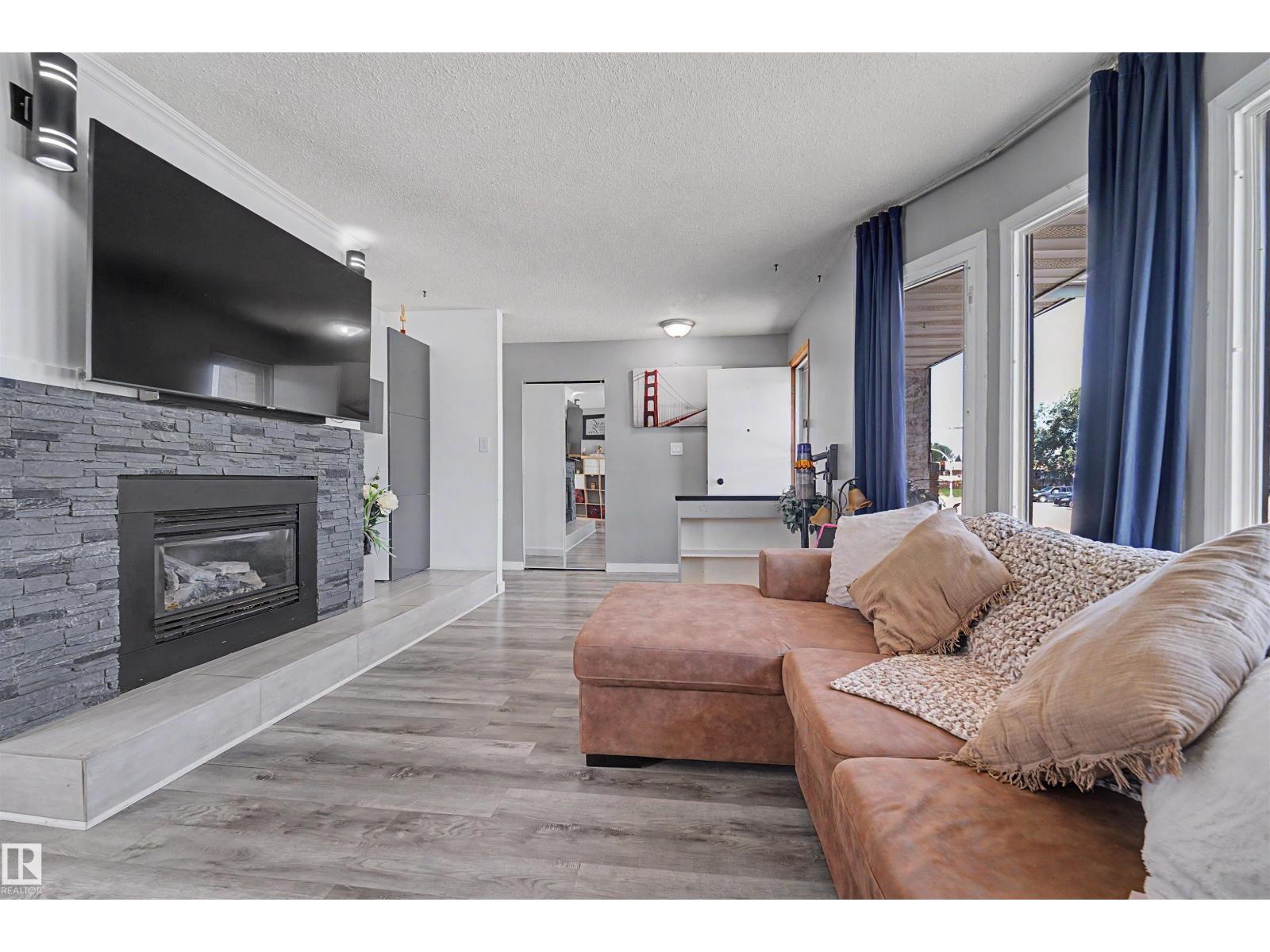 16608 109 ST NW - 8