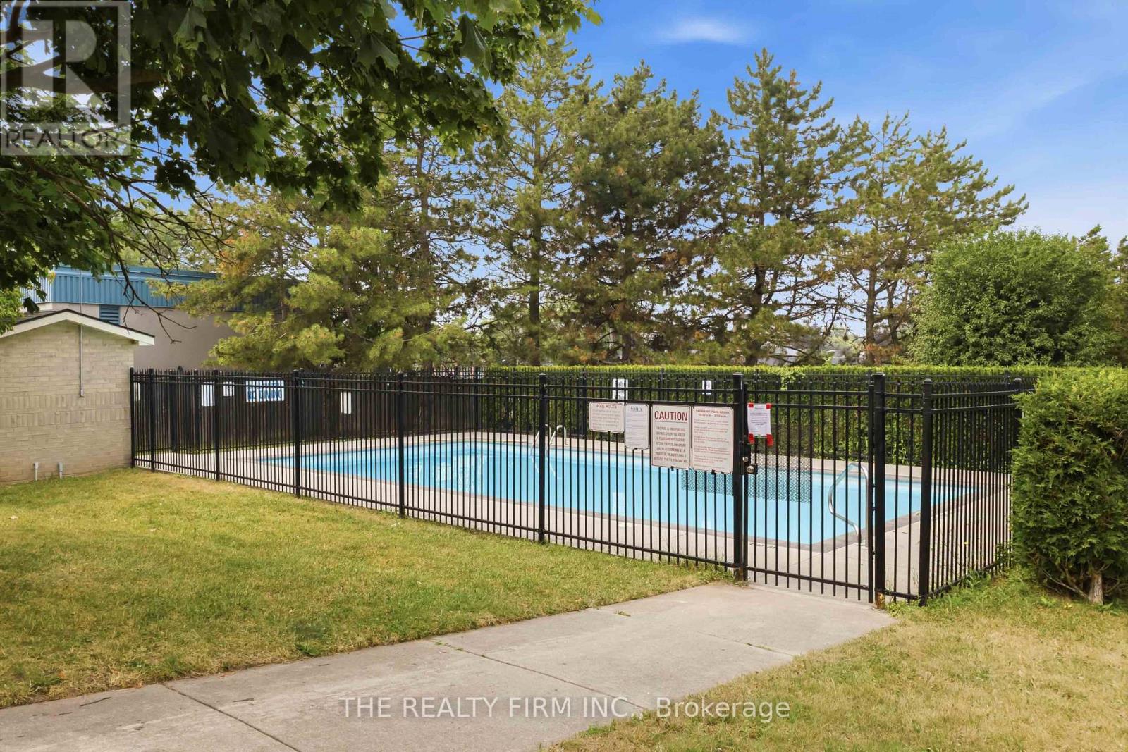 #210 733 DEVERON CRESCENT - 32