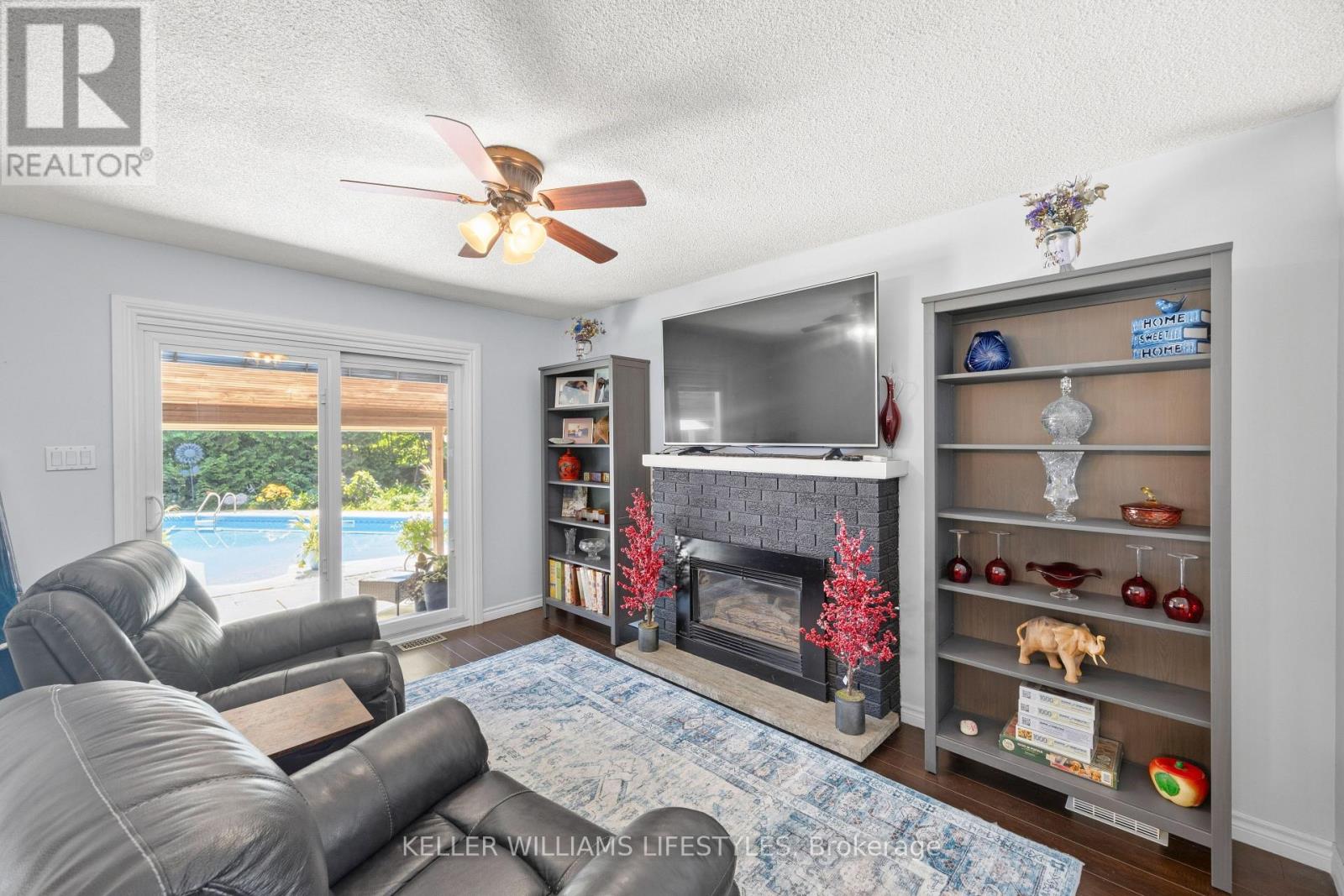 219 DUNDAS STREET W - Image 12