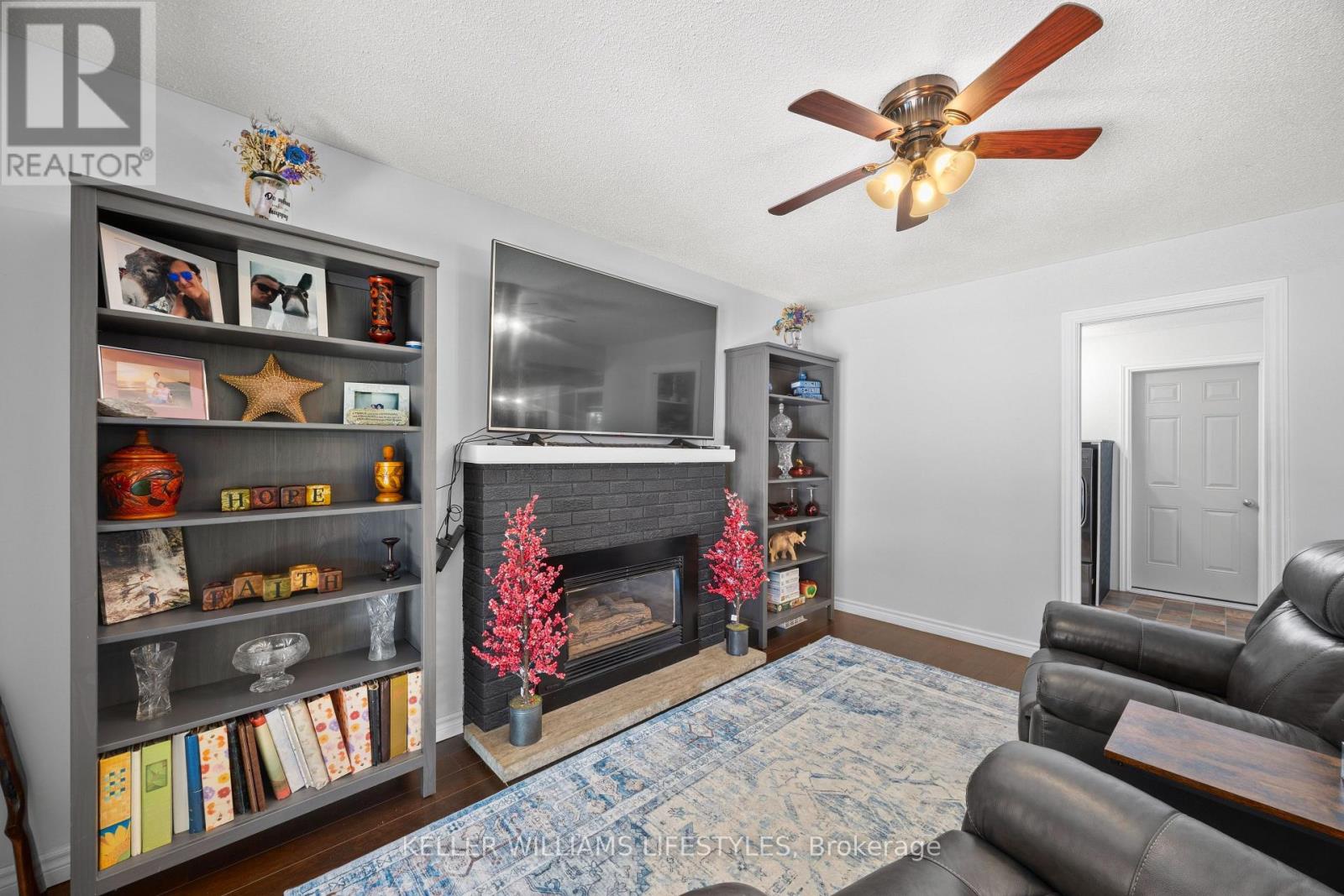 219 DUNDAS STREET W - Image 13