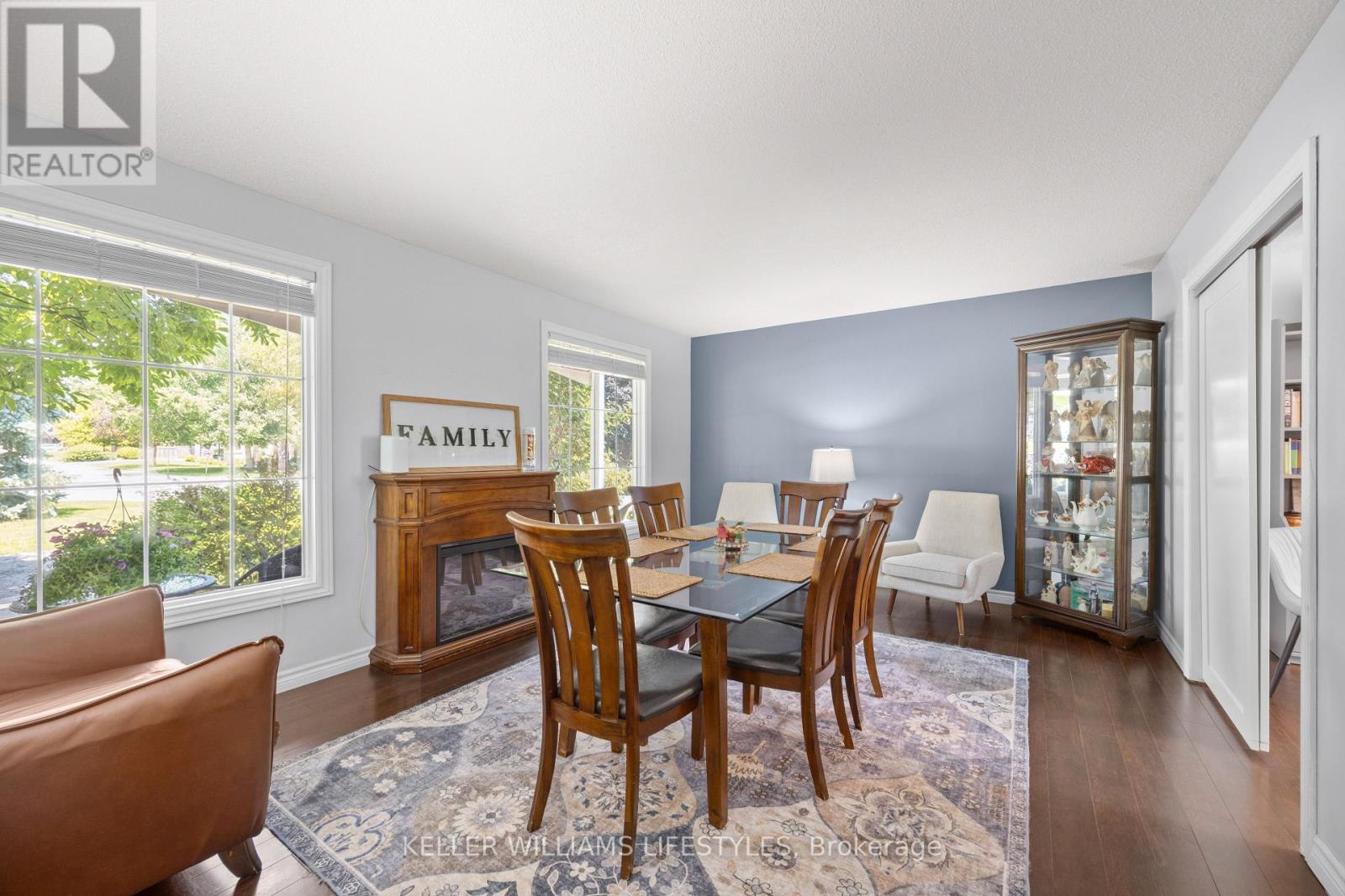 219 DUNDAS STREET W - Image 14