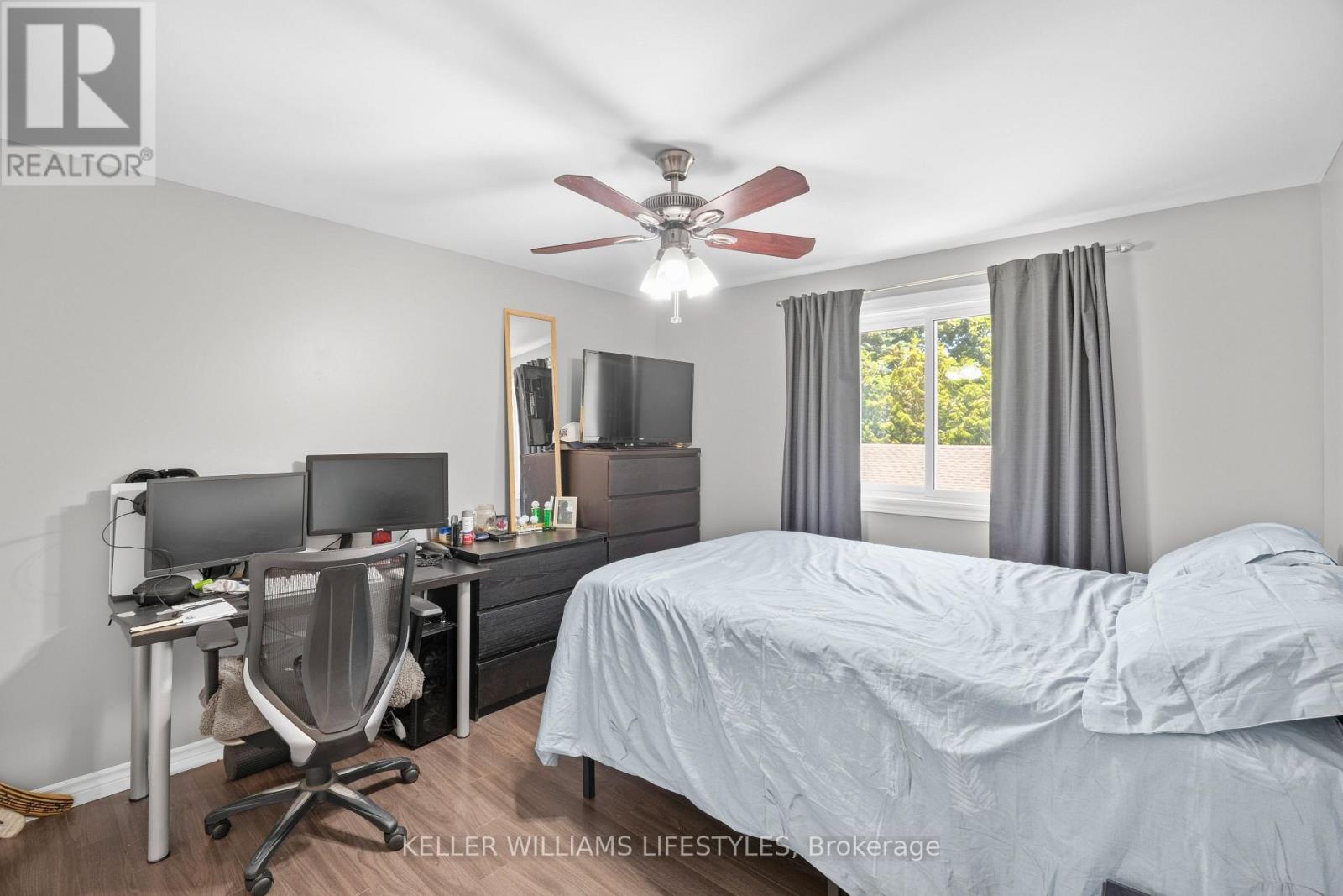 219 DUNDAS STREET W - Image 23