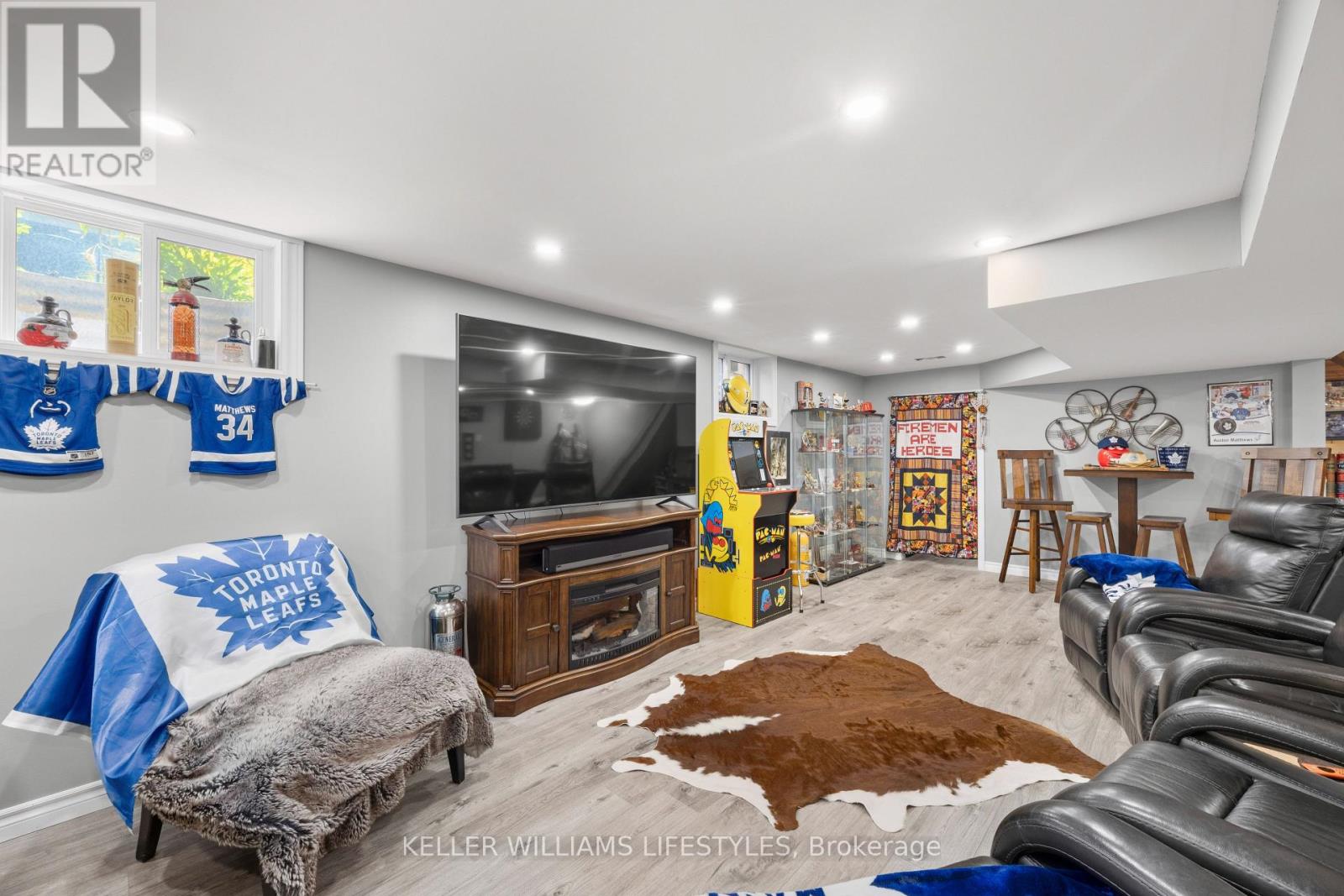 219 DUNDAS STREET W - Image 31