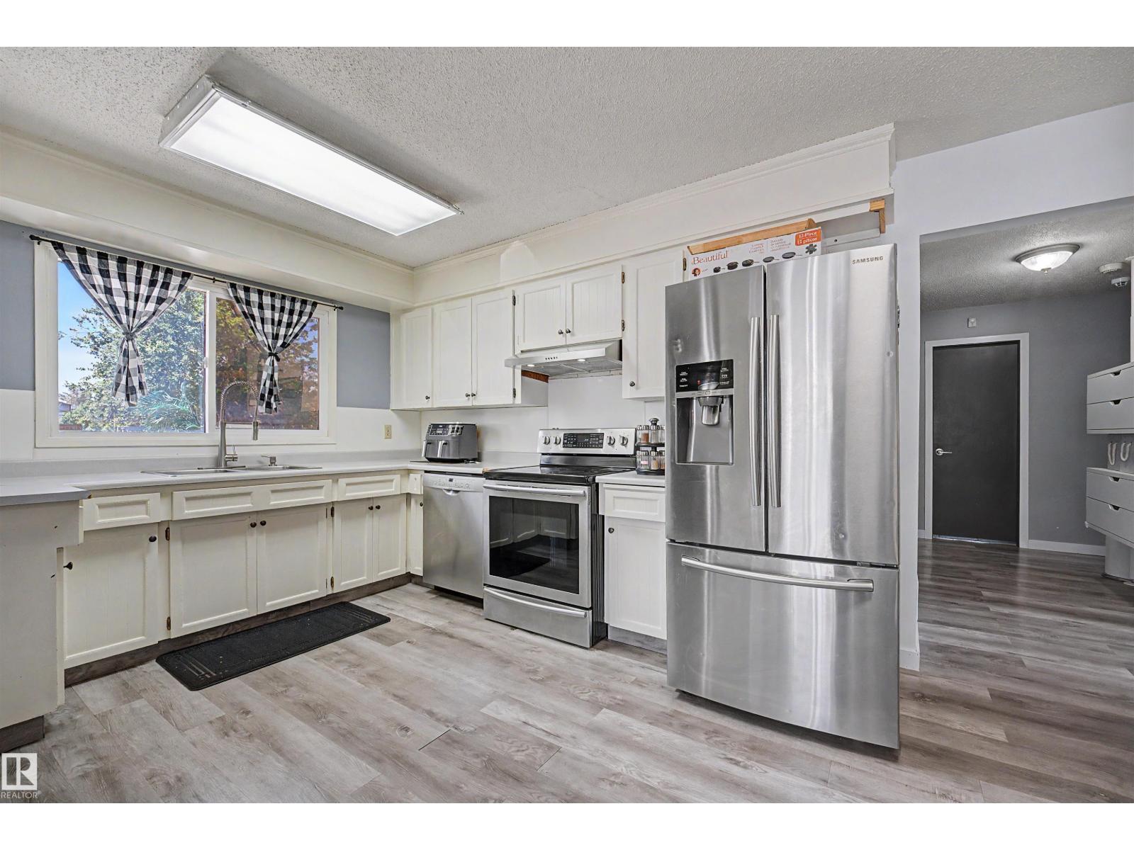 16608 109 ST NW - 14