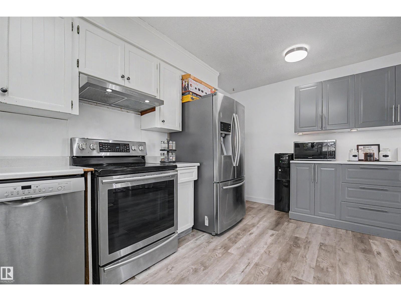 16608 109 ST NW - 16