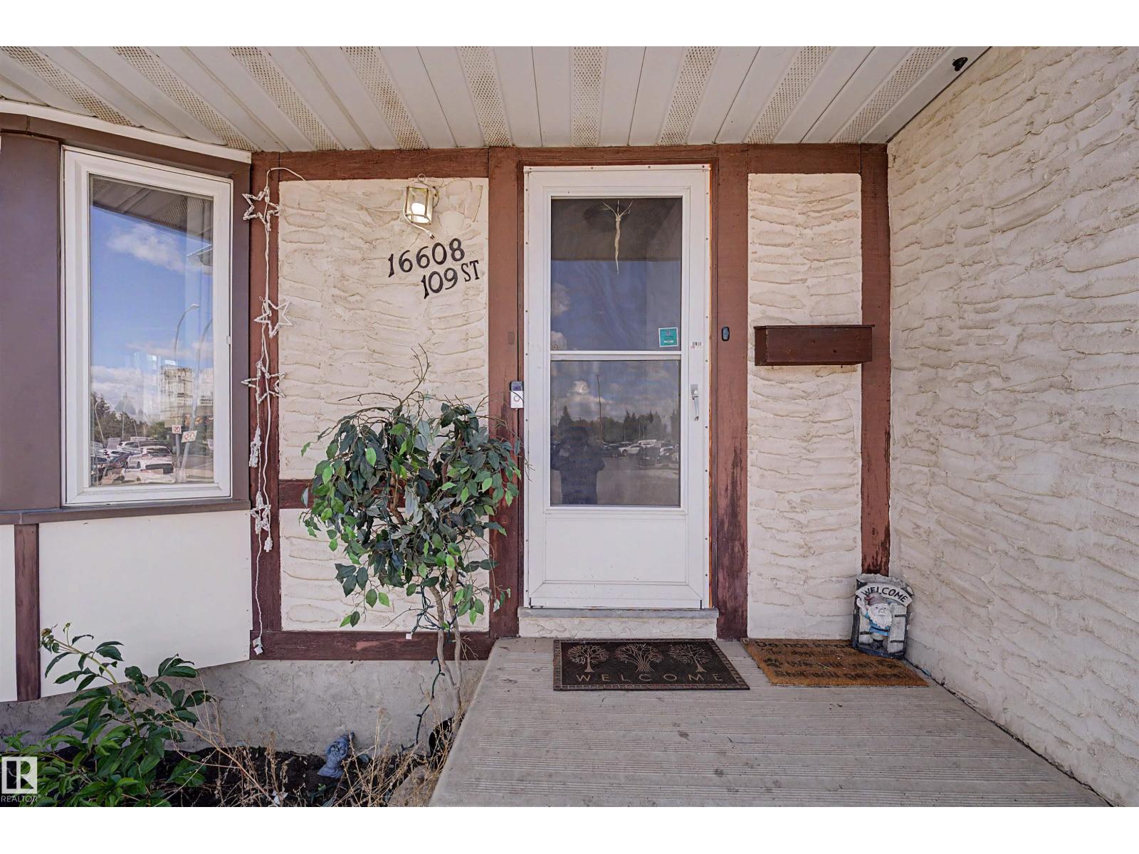 16608 109 ST NW - 5