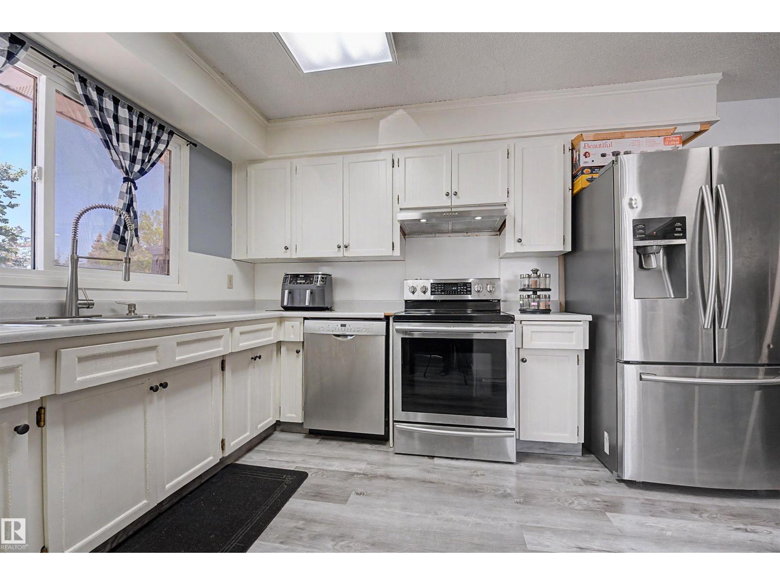 16608 109 ST NW - 15