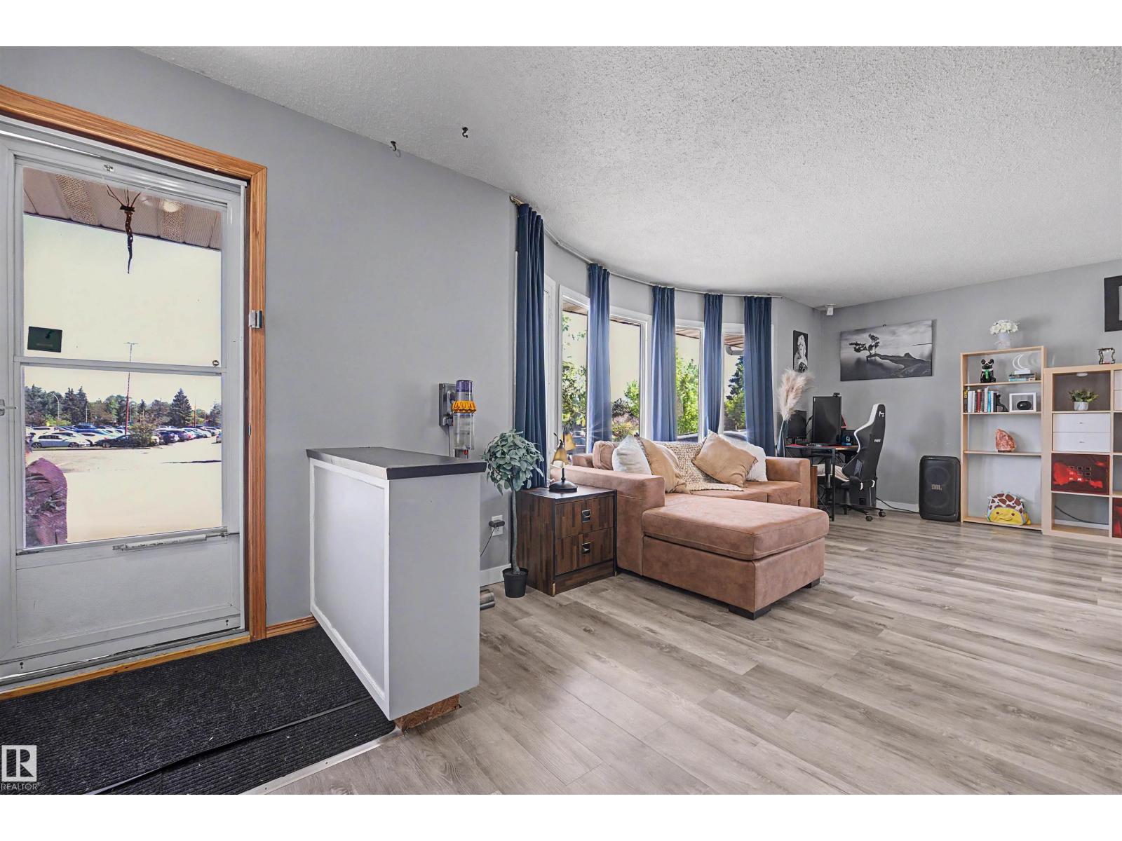 16608 109 ST NW - 6