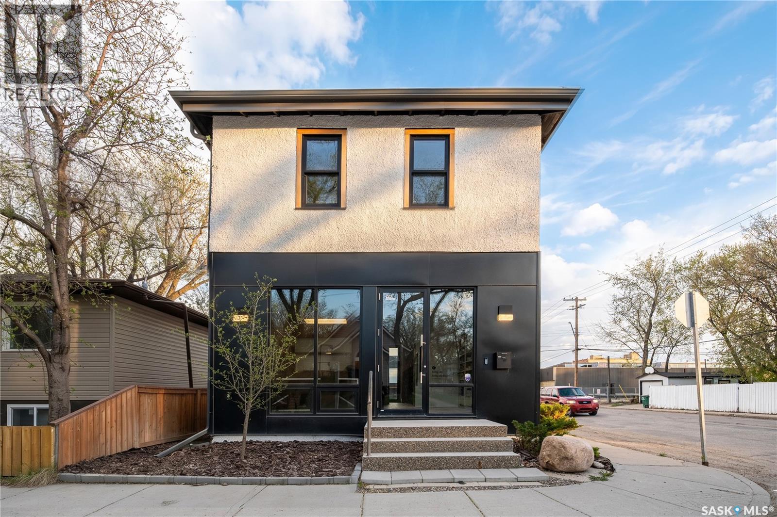 223 25th STREET W, Saskatoon — photo 2