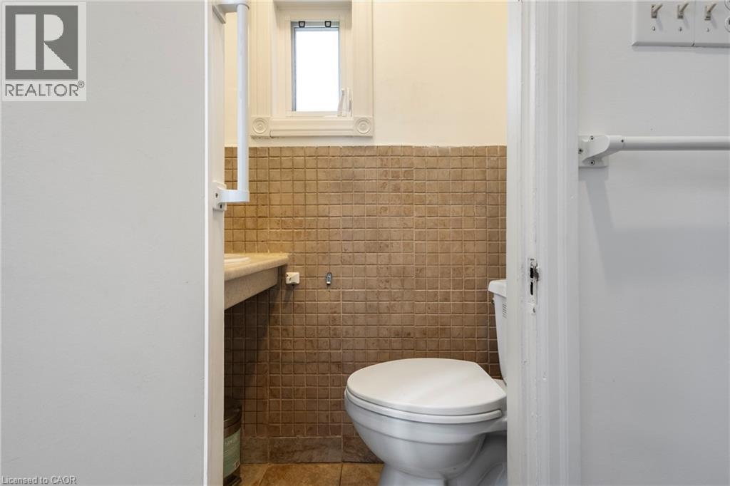 1099 UNION Street - Image 22