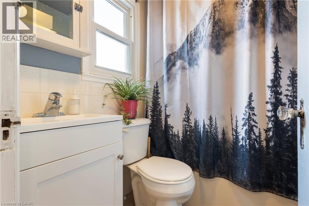1099 UNION Street - Image 32