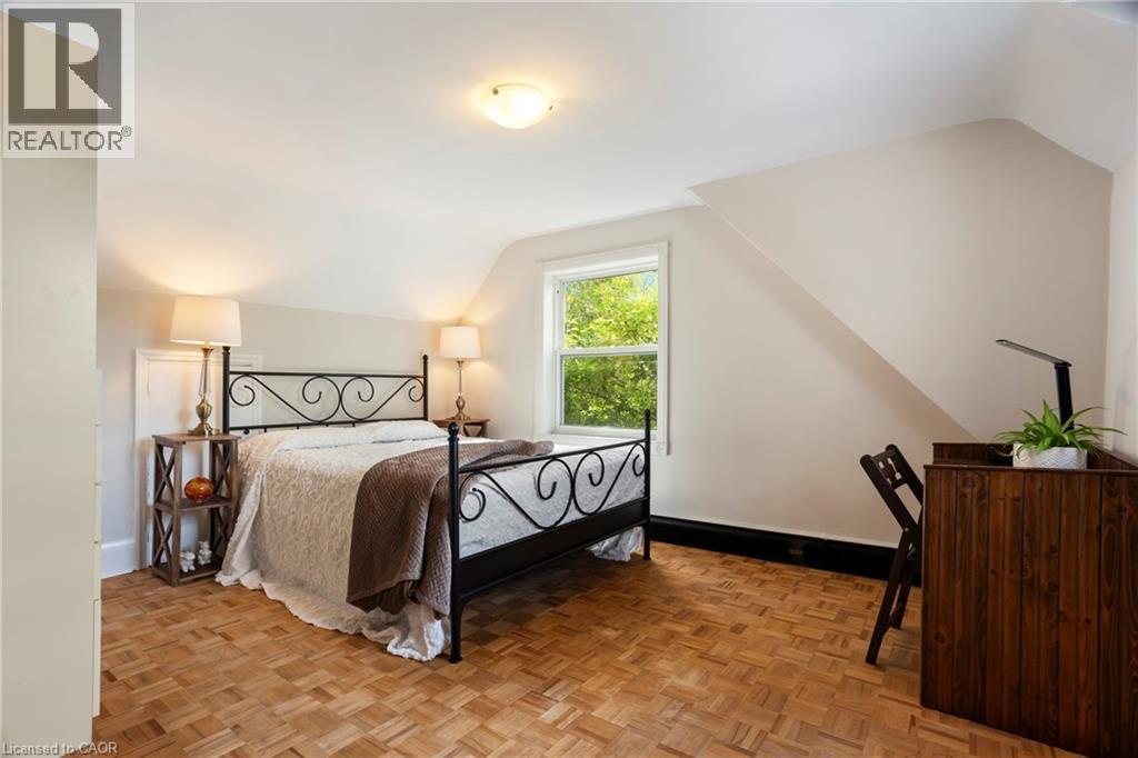 1099 UNION Street - Image 25