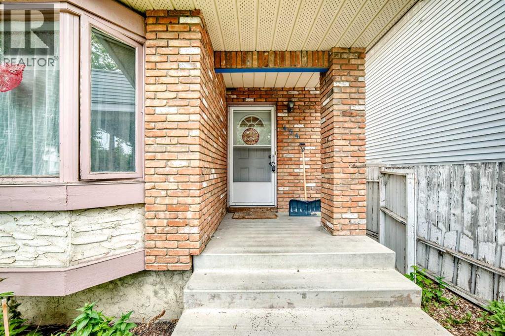 454 20 Avenue NW - 4