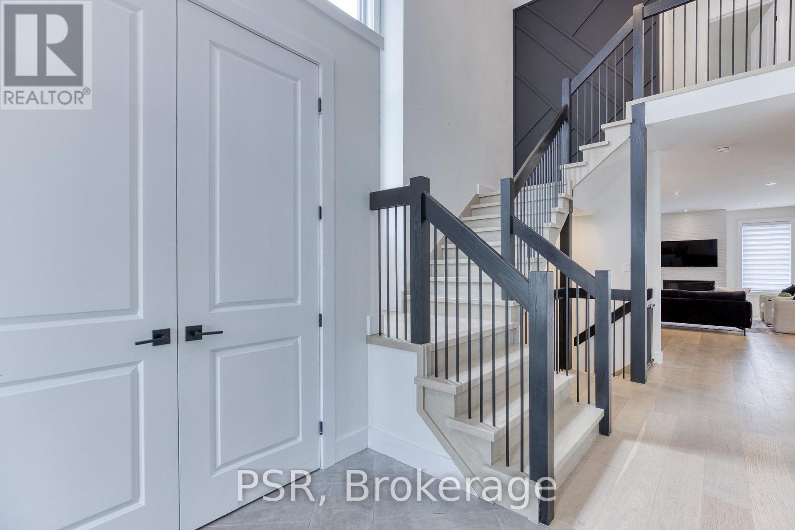 577 DOONWOODS CRESCENT - 2
