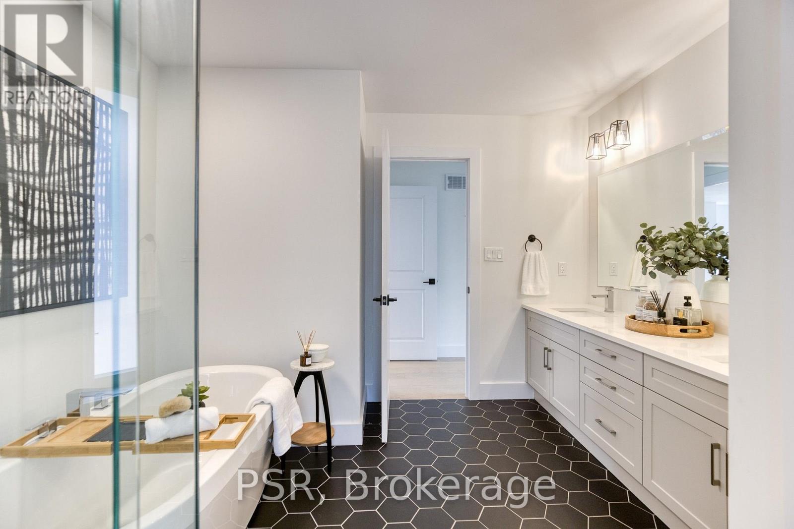 577 DOONWOODS CRESCENT - 26