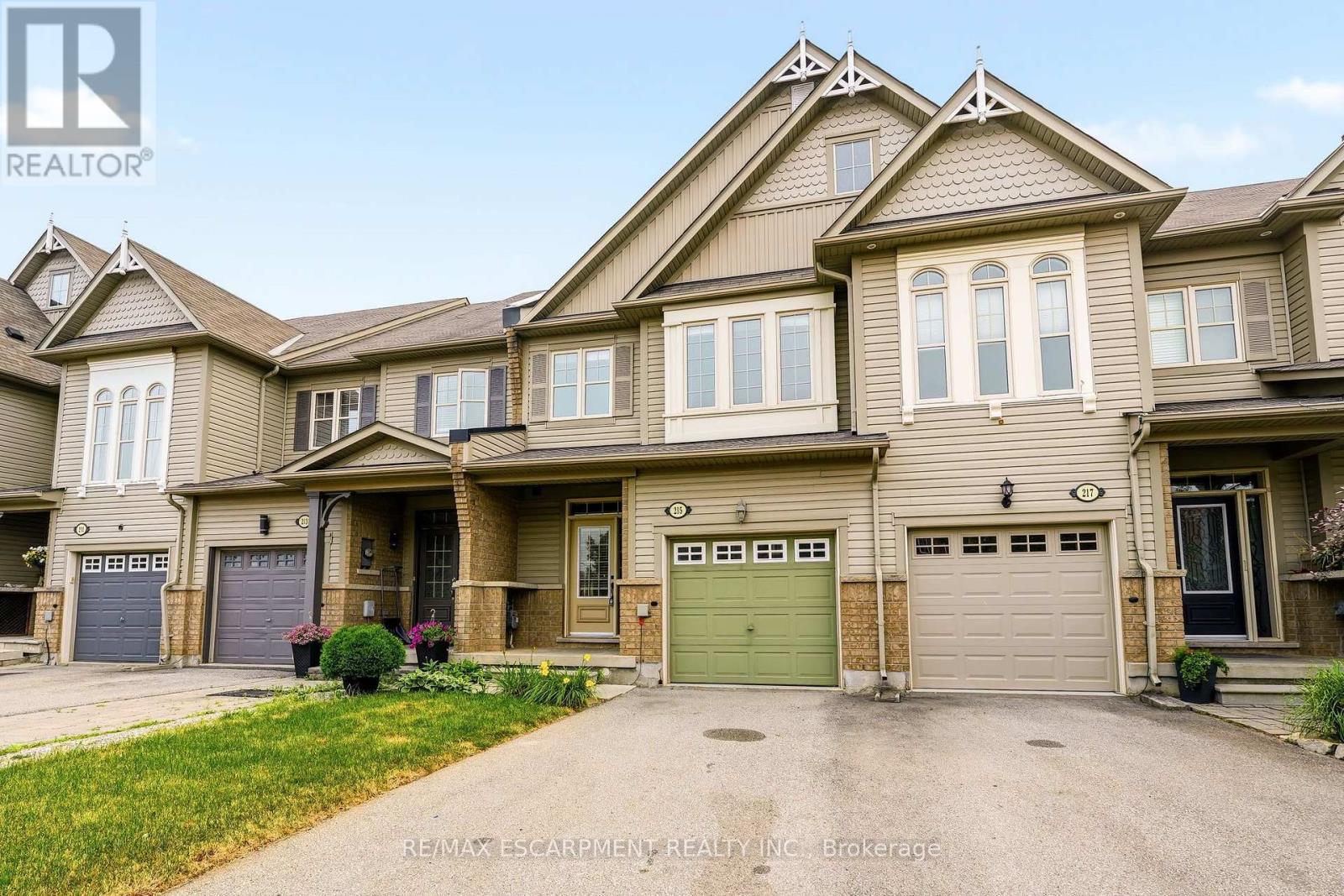 215 NISBET BOULEVARD - 1