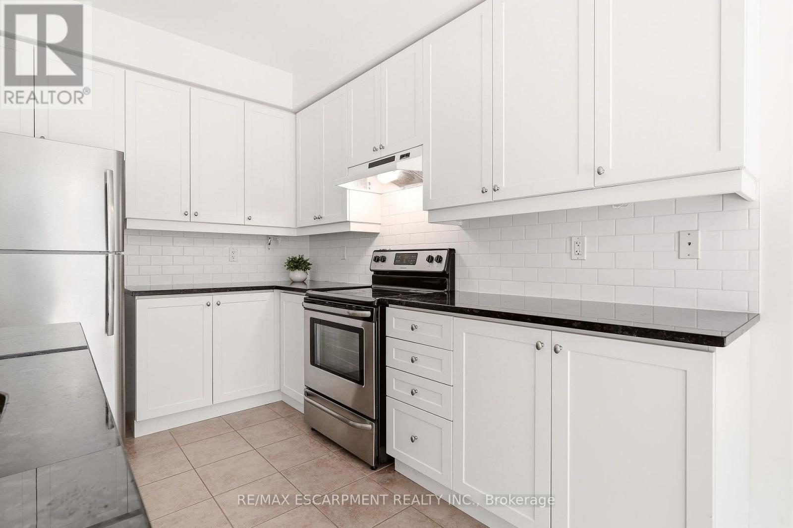 215 NISBET BOULEVARD - 13
