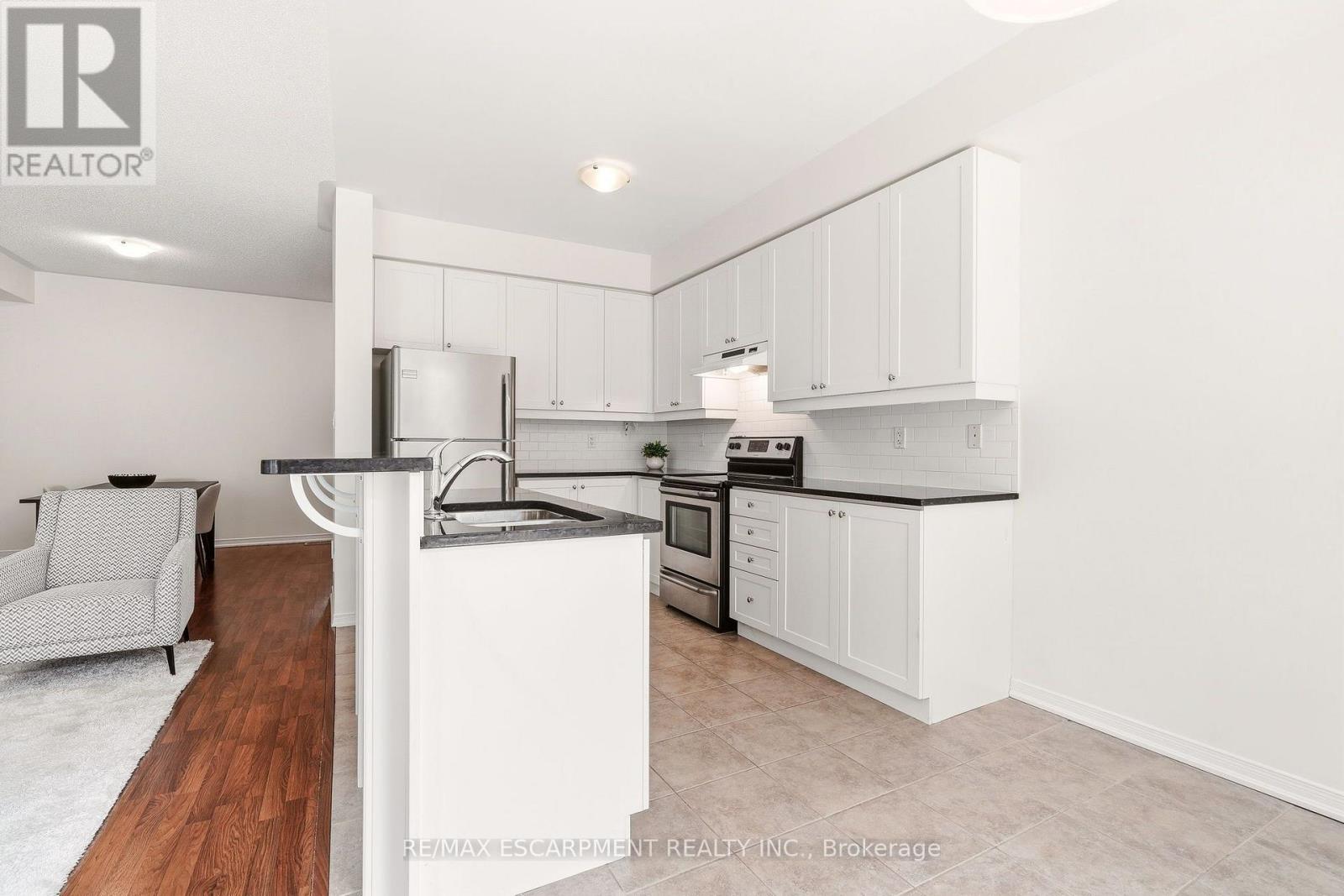 215 NISBET BOULEVARD - 17
