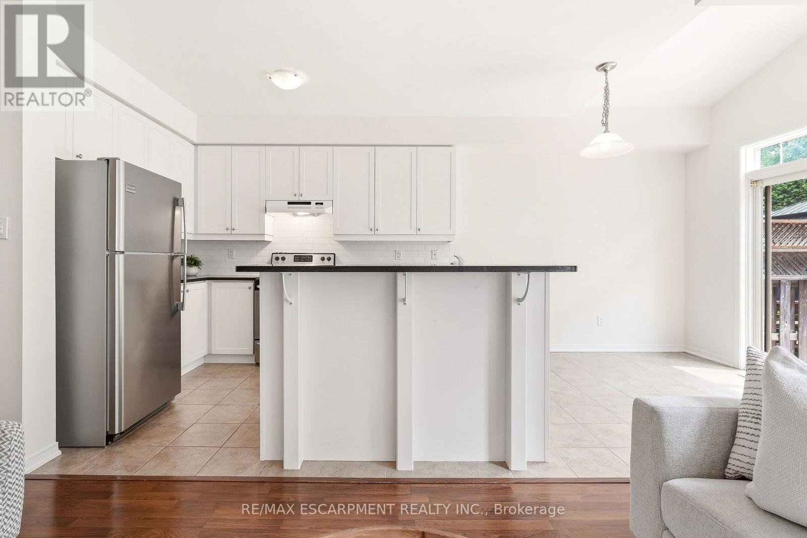 215 NISBET BOULEVARD - 18