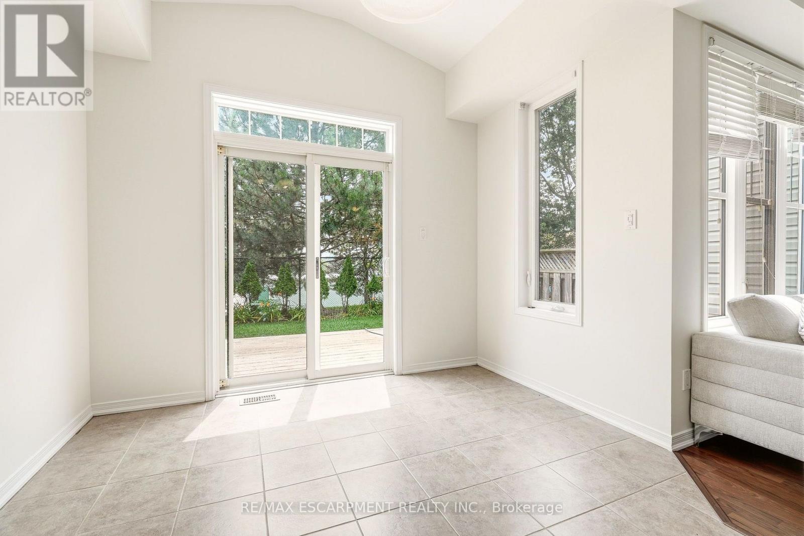 215 NISBET BOULEVARD - 19