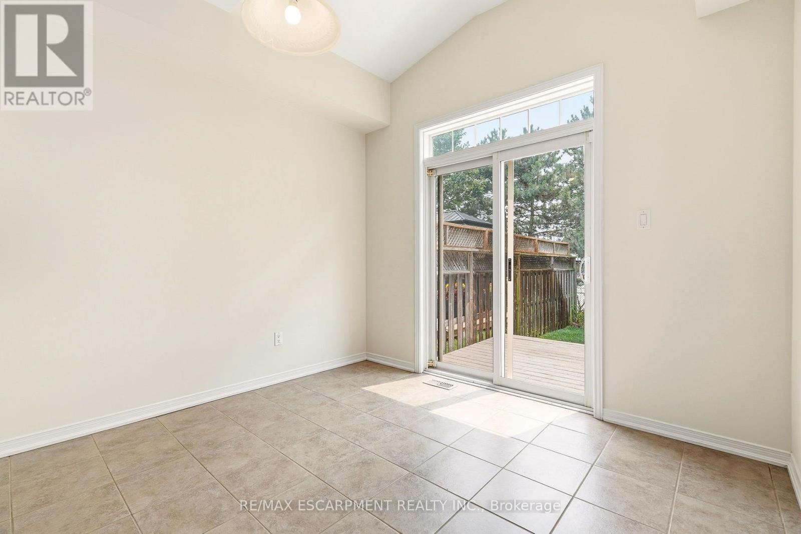 215 NISBET BOULEVARD - 20
