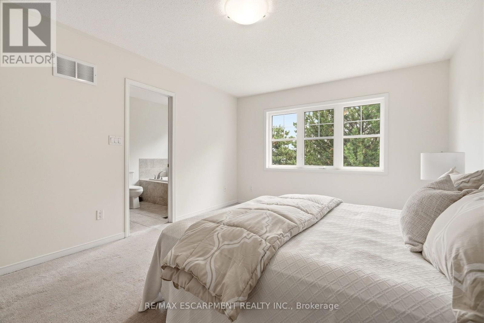 215 NISBET BOULEVARD - 26