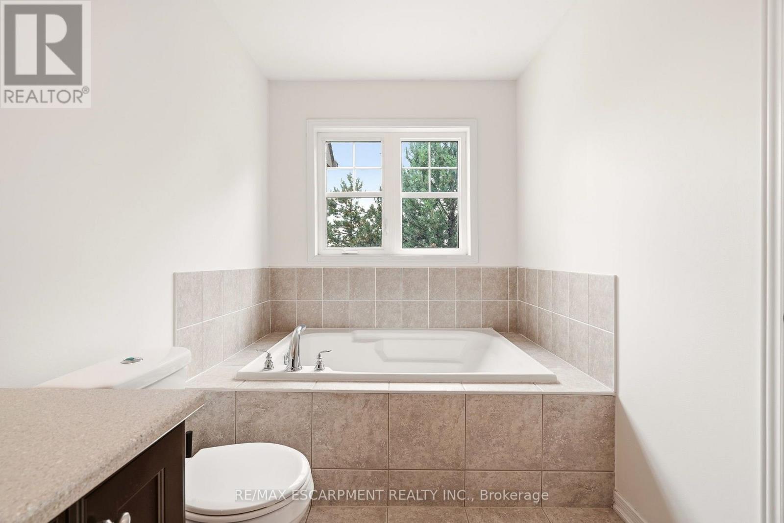 215 NISBET BOULEVARD - 34