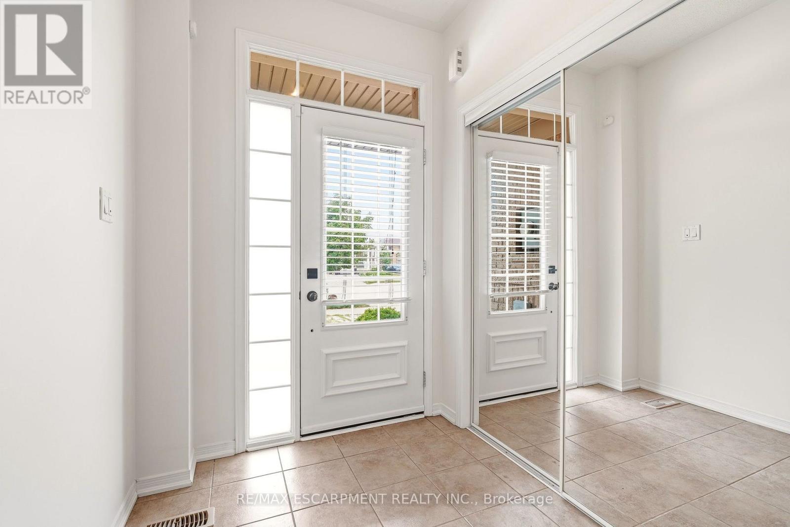 215 NISBET BOULEVARD - 4