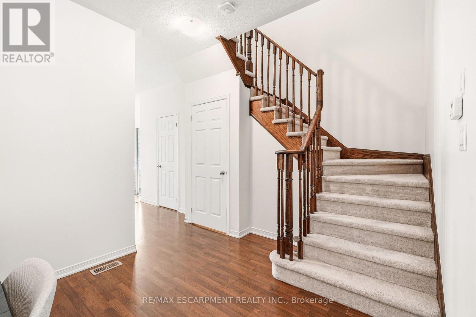 215 NISBET BOULEVARD - 6