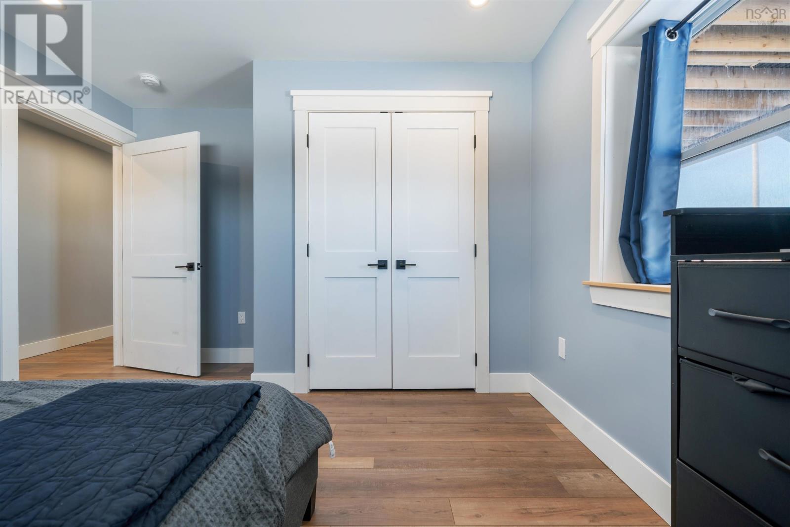 136 Thompson Drive - 33