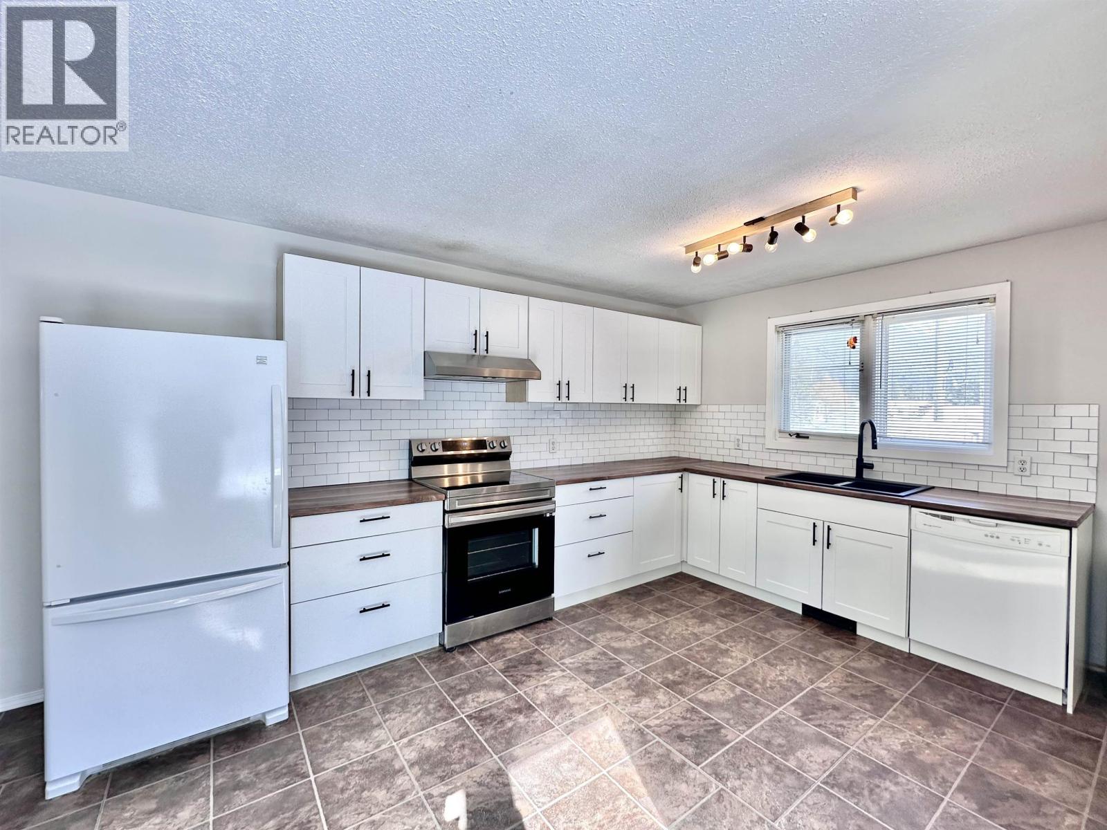 1155 14TH AVENUE, Valemount — photo 3