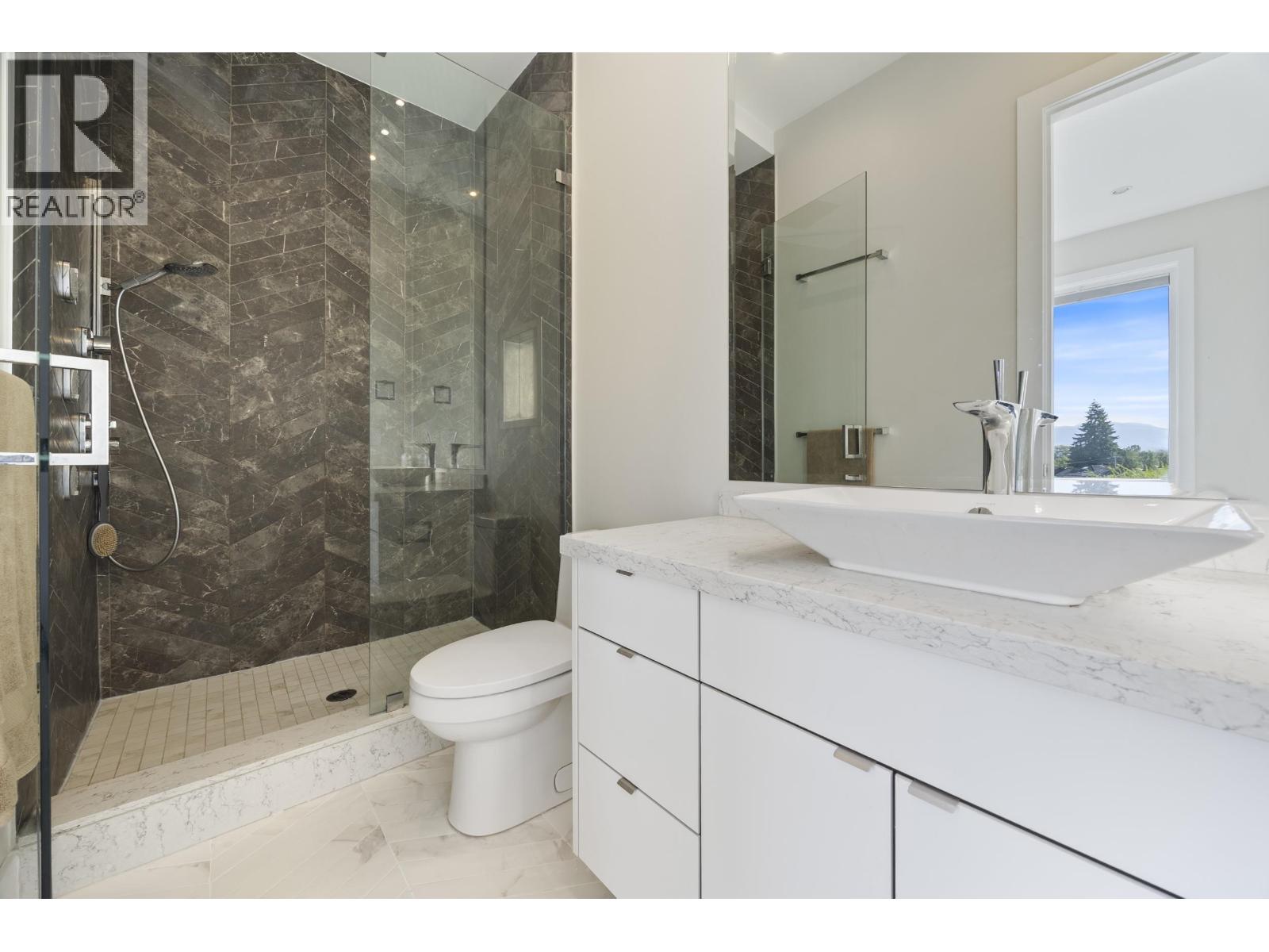 7 Bed, 6 Bath House for Sale in Burnaby – 6346 BURNS STREET, Burnaby – MLS# R3144659 - Image 18