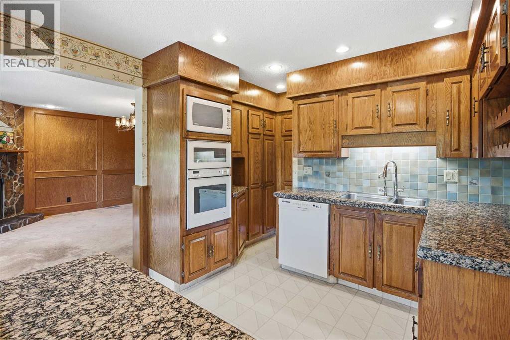 168 Edgehill Close NW - 10