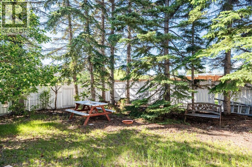 168 Edgehill Close NW - 36