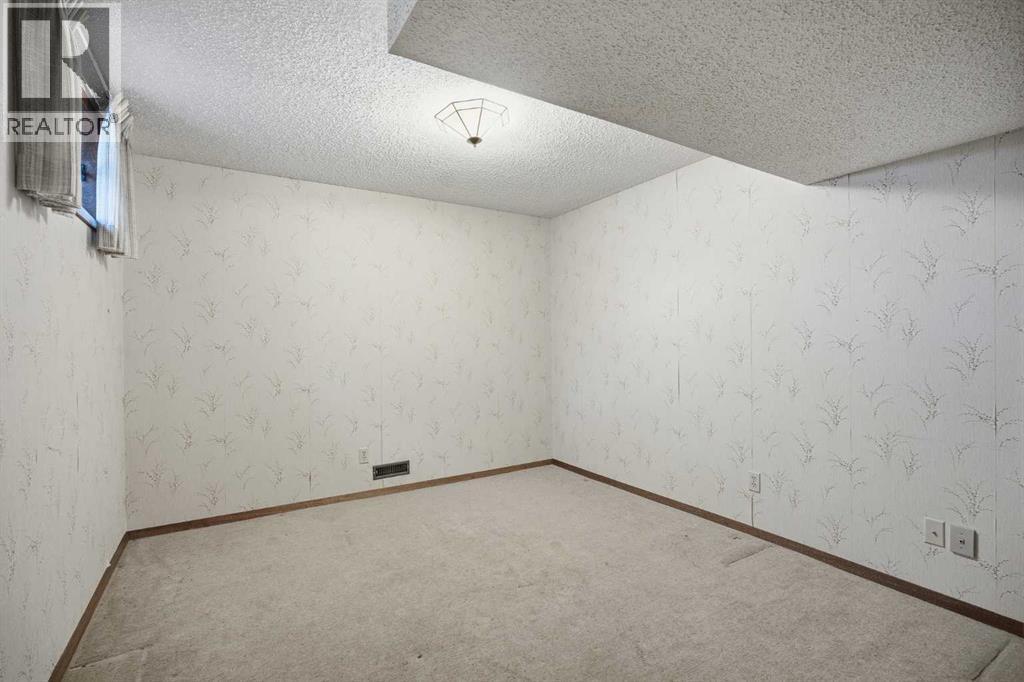 168 Edgehill Close NW - 29