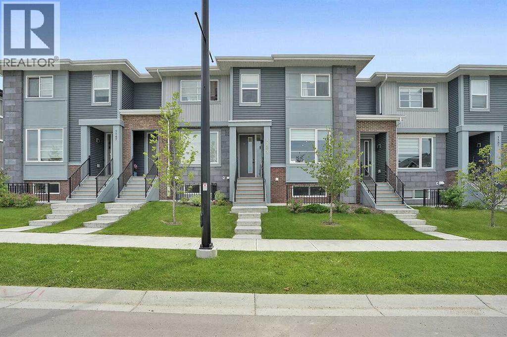 1139 Lanark Boulevard SE - 1