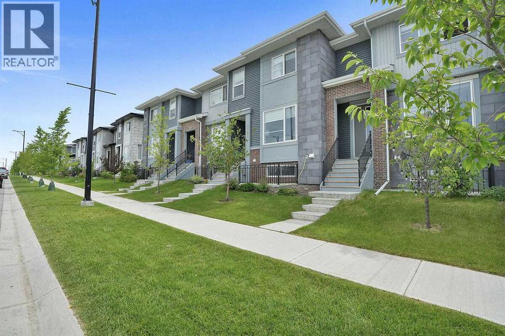 1139 Lanark Boulevard SE - 2