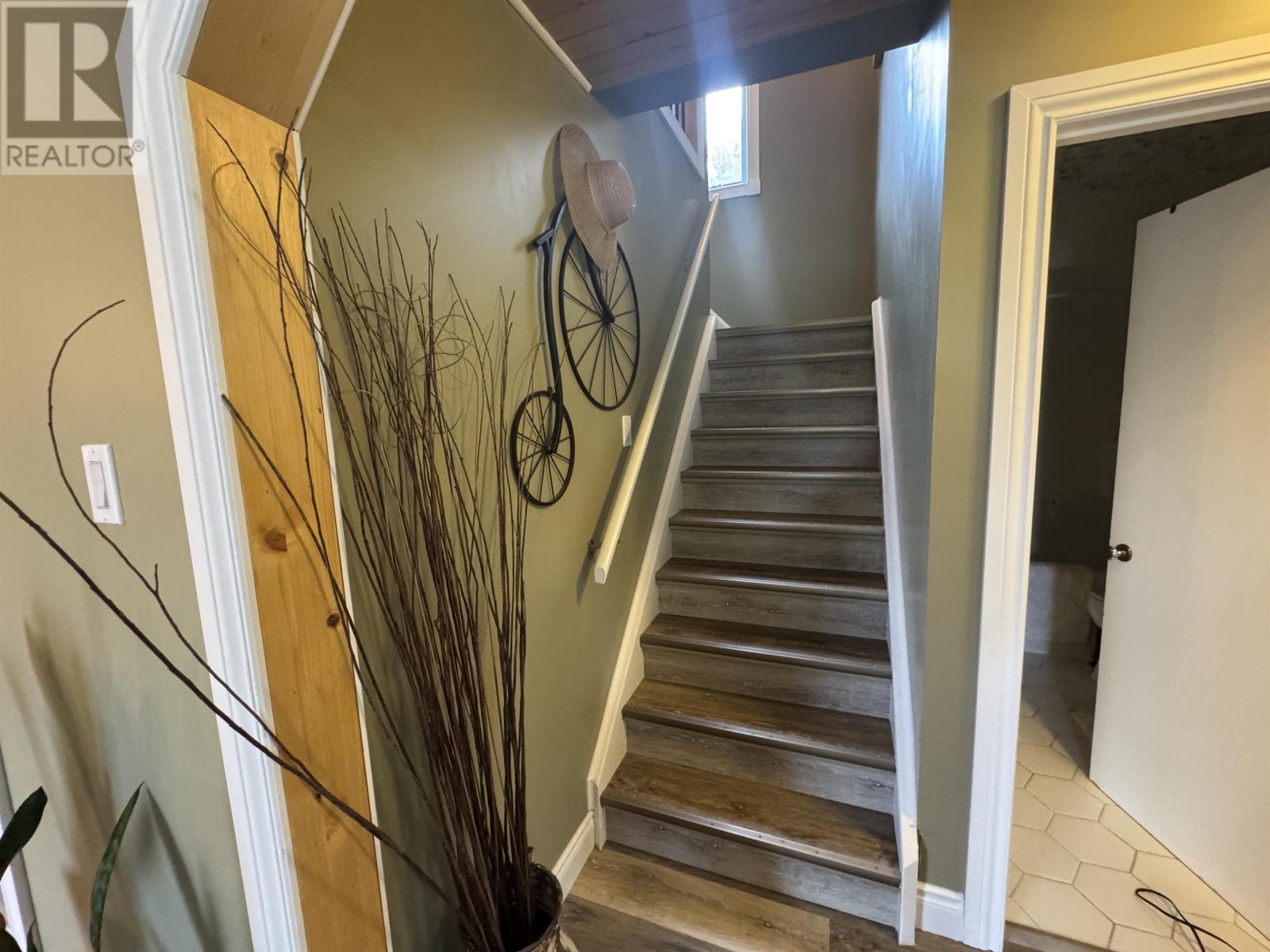 4 Adjala AVE - Image 23