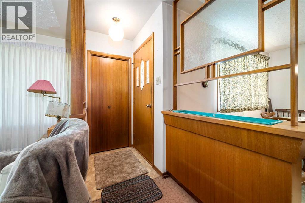 61 5 Street SW - 6