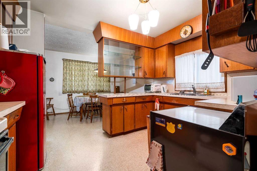61 5 Street SW - 13
