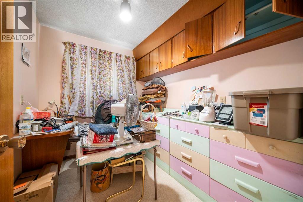 61 5 Street SW - 17