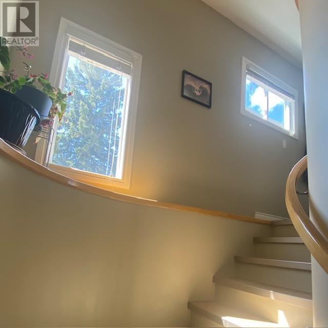 305 McKenzie AVE E - Image 18