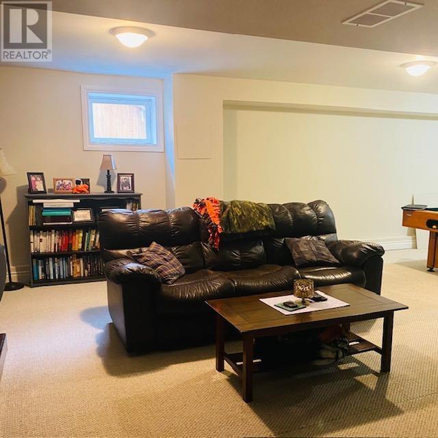 305 McKenzie AVE E - Image 19