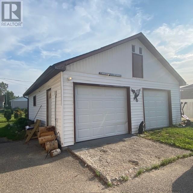 305 McKenzie AVE E - 24