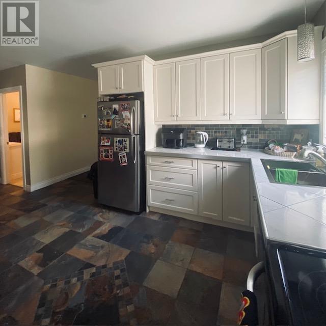 305 McKenzie AVE E - Image 9