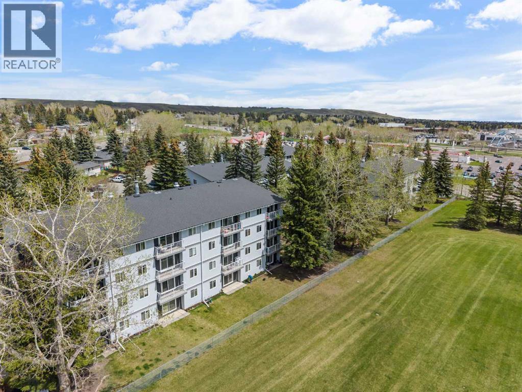 #202C 5601 Dalton Drive NW - 35