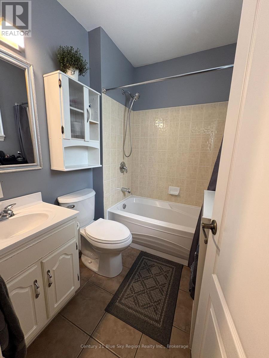 468 KING STREET W - 18