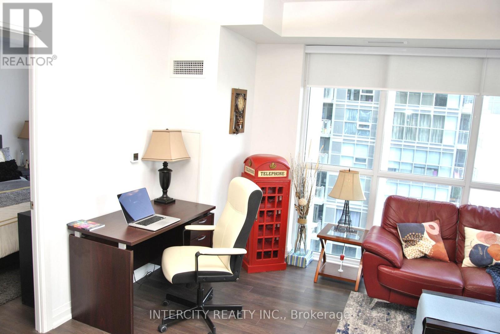 #1901 20 MEADOWGLEN PLACE - 8