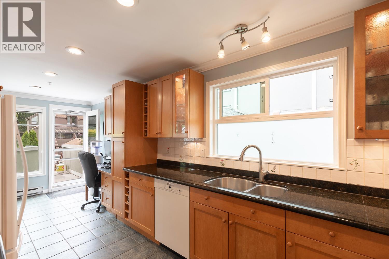 1844 W 10TH AVENUE, Vancouver